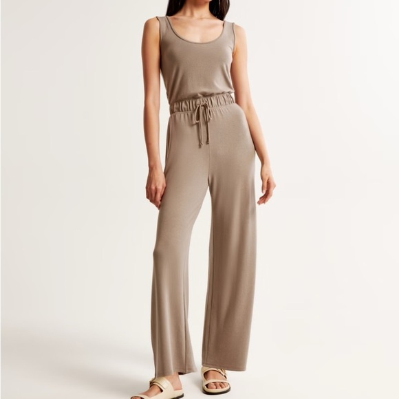 Abercrombie & Fitch Pants - Abercrombie Lounge Scoopneck Jumpsuit